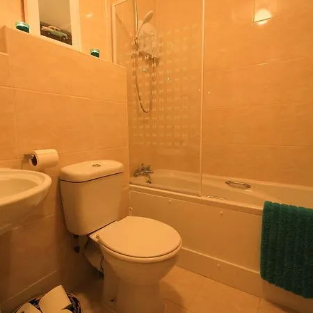 City Centre Bright & Quiet Apt With Balcony & Pkg Apartment