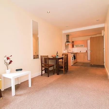 City Centre Bright & Quiet Apt With Balcony & Pkg * Dublin