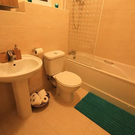 City Centre Bright & Quiet Apt With Balcony & Pkg * Dublin