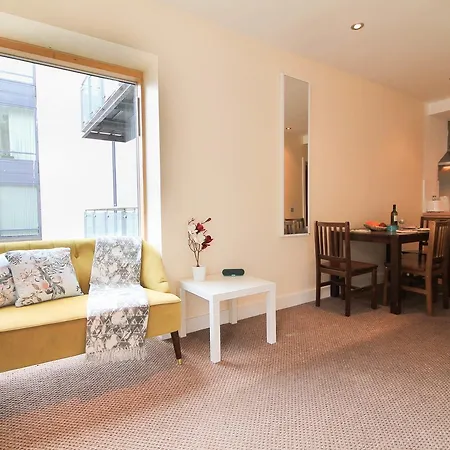 City Centre Bright & Quiet Apt With Balcony & Pkg Apartment Dublin
