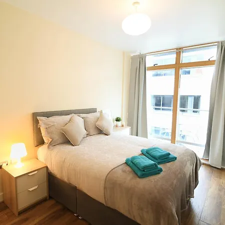 City Centre Bright & Quiet Apt With Balcony & Pkg * Dublin